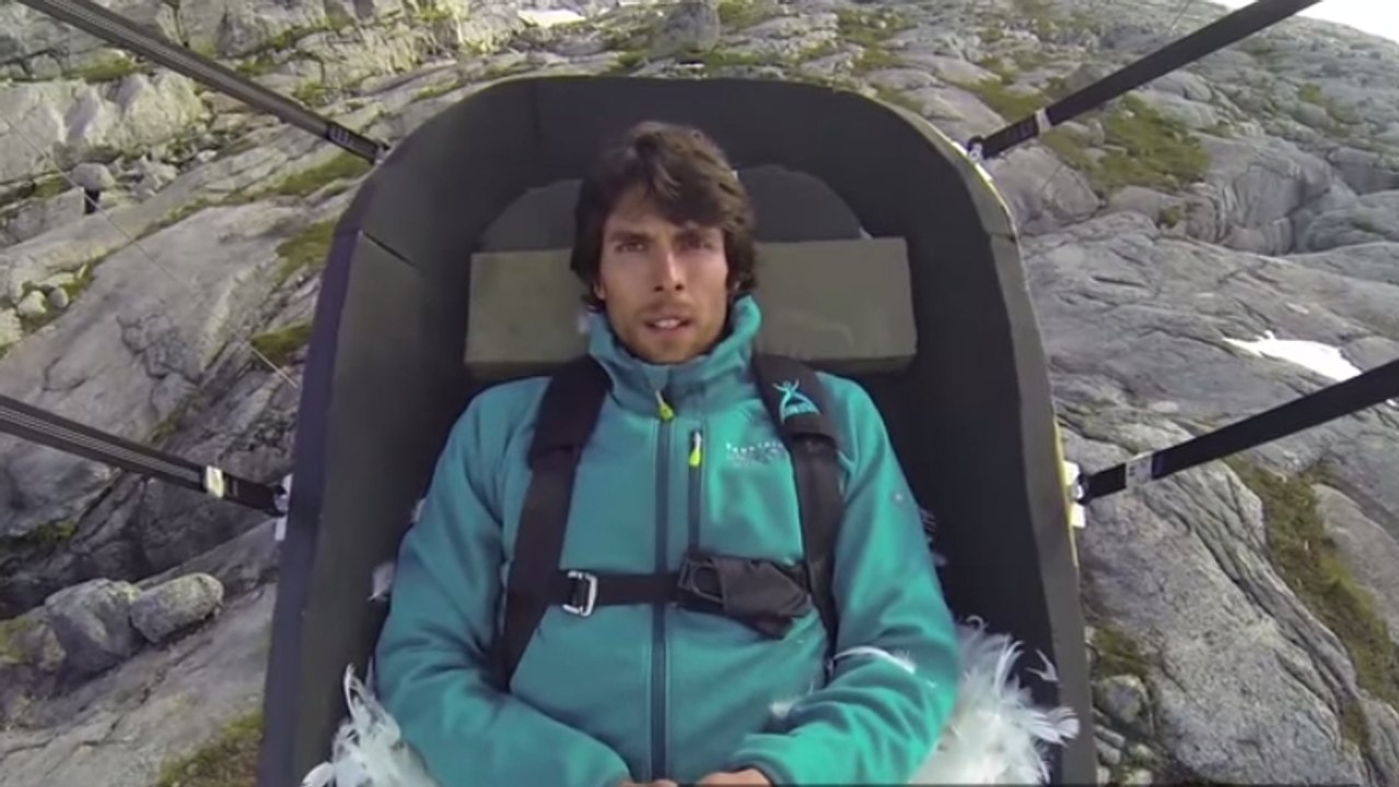 Un saut en base jump catapulté façon Angry Birds !