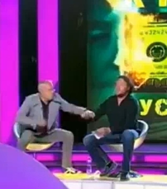 Deux hommes d'affaires russes se battent à la télé