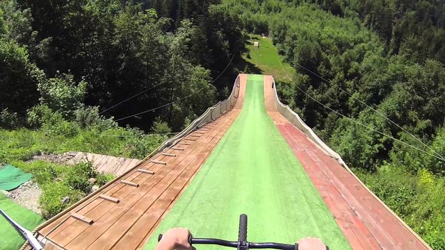 VTT : Découvrez le Bun J Ride, le saut à l’élastique à vélo !
