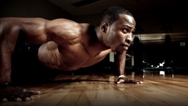 Les pompes acrobatiques, le nouveau défi lancé aux adeptes de la musculation