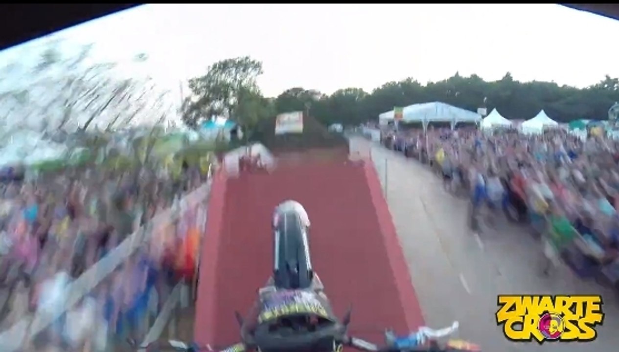 FMX : Jackson Strong bat le record du monde avec un backflip de 44 mètres