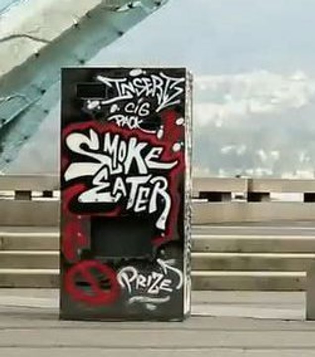 Ce distributeur mange des cigarettes !