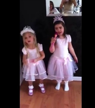 Cette petite fille copie à la perfection Nicki Minaj !