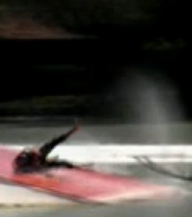 Découvrez une chute impressionnante en ski nautique