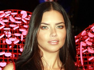 Piégé par un fan, Adriana Lima apporte son soutien à un groupe terroriste