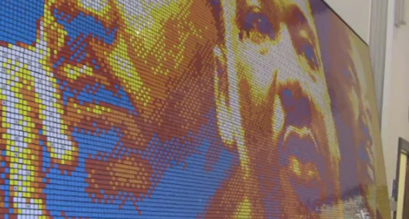 La réalisation de la mosaique Dream Big de l'artiste Pete Fecteau en vidéo