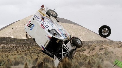 L'incroyable et spectaculaire double accident au Dakar