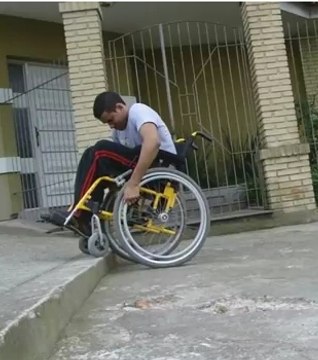 Ils font du Parkour en fauteuil roulant