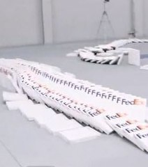 Un joli parcours de dominos qui s'effondre