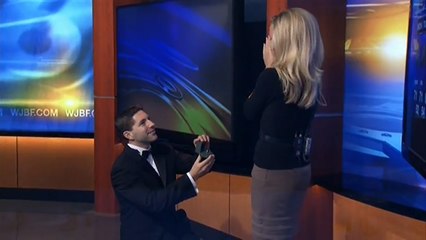 Etats-Unis: Une Miss Météo demandée en mariage en direct !