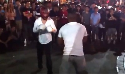 Un amateur défie un boxeur professionnel dans la rue, découvrez le résultat