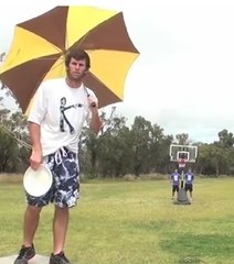 Basket versus Frisbee, fight !