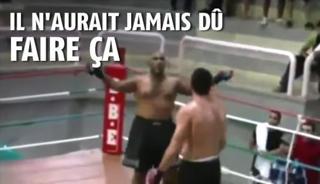 Ce boxeur n'aurait pas dû faire le malin face à son adversaire sur le ring