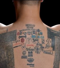 10 000 adresses web sont tatouées sur son corps