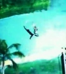 Complètement nu il est poursuivi par la police dans les rues pour vol