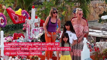 Cette photo absolument déchirante de Laeticia Hallyday sur la tombe de Johnny...