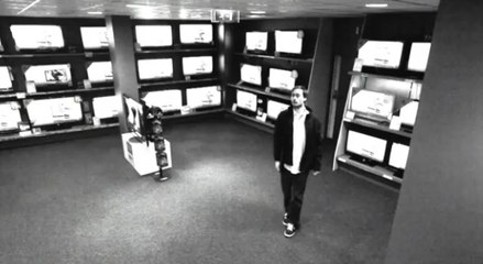 Découvrez le vol d'un écran plat LG filmé par une caméra de surveillance en vidéo