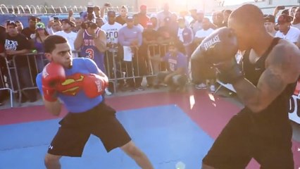 Street Fight : Plus petit que son adversaire, ce boxeur va pourtant se comporter en grand !
