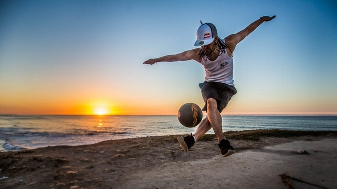 Football Freestyle : Séan Garnier et ses dribbles fous au Brésil !