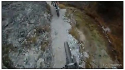 Un chemin de VTT qui donne des frissons en vidéo
