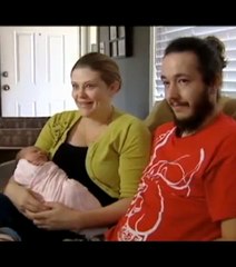 Un père filme l'accouchement de sa femme et conduit en même temps