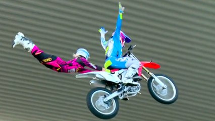 FMX : Deux frères et soeurs réalisent des figures spectaculaires et inédites