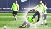 Neymar met un coup de pied à Luis Suarez à l'entraînement