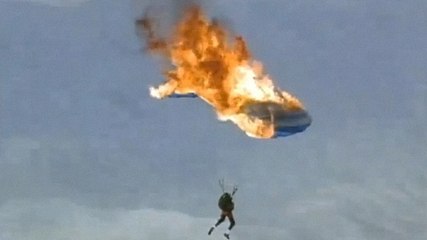 Skydiving : La cascade la plus impressionnante avec un parachute en feu