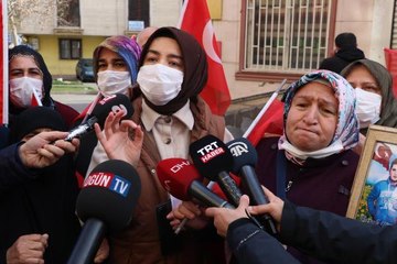 HDP ÖNÜNDE EYLEM YAPAN AİLELERDEN KILIÇDAROĞLU'NA 'ÇADIRA GELMEDİ' TEPKİSİ
