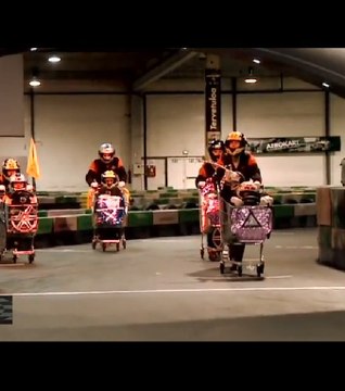 Une course de caddies organisée par Playstation