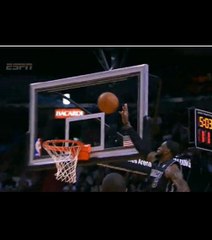 NBA: LeBron James fait un dunk au-dessus de son adversaire