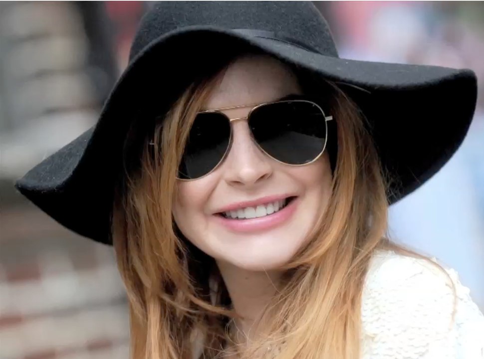 LINDSAY LOHAN HAIRSTYLE