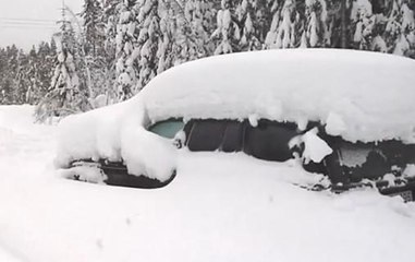 Bloqué par la neige, il est resté deux mois dans sa voiture