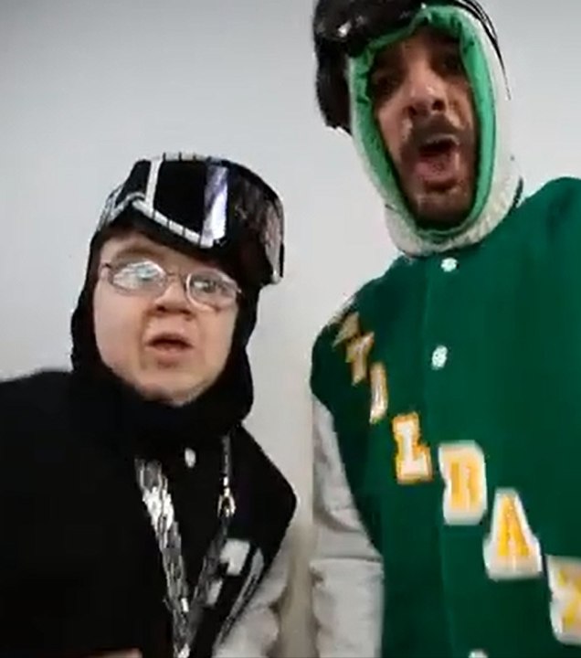 Keenan Cahill et Michael Youn reprennent "Fous ta cagoule"