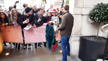 Lady Gaga sort de son hôtel à Londres