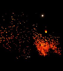 Un lâché de lampions pour le Festival des lanternes à Taïwan !