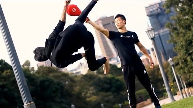 Des coups de pied d'arts martiaux vraiment impressionnants