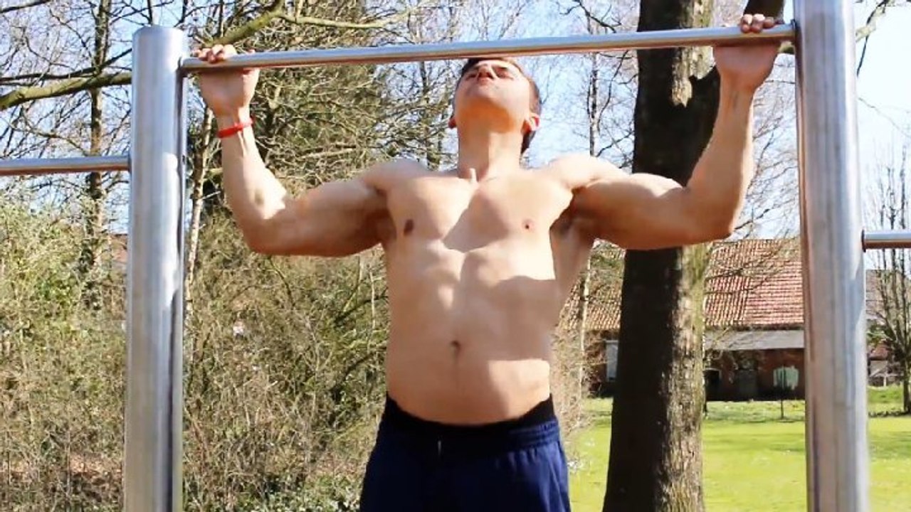 Un programme de tractions pour se muscler les biceps et le dos