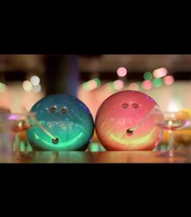 La débauche d'un couple de boules de bowling dans une publicité