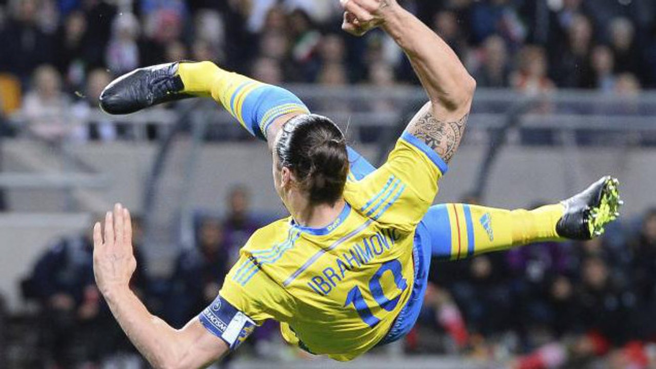 Zlatan Ibrahimovic rate deux bicyclettes en 2 secondes