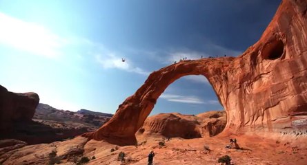 Ils réalisent le saut à la corde le plus long du monde dans le désert de l'Utah