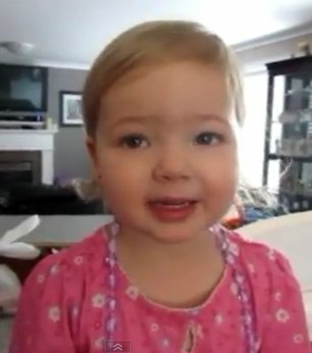 A 2 ans, elle chante "Someone like You" d'Adele