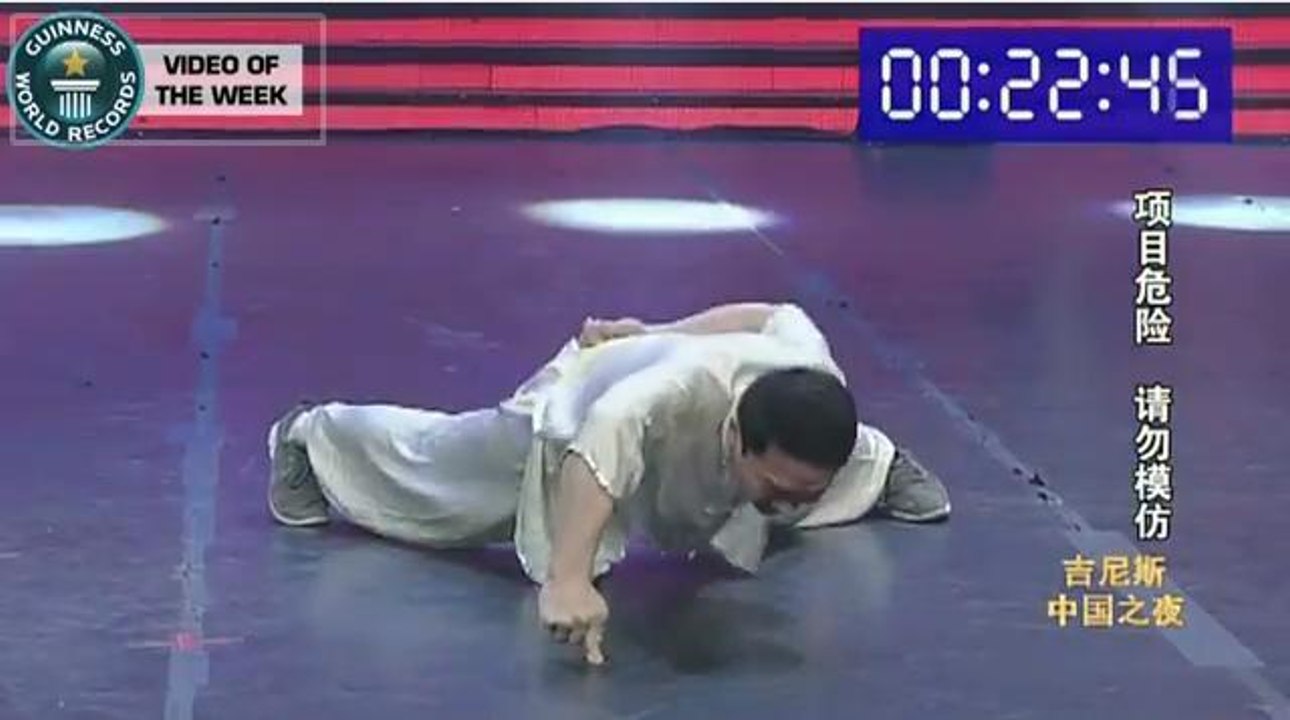 En 30 secondes, il fait 41 pompes... sur un seul doigt  !