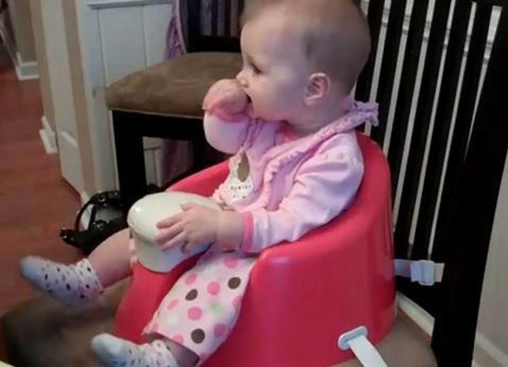 Découvrez le premier mot étonnant de ce bébé!