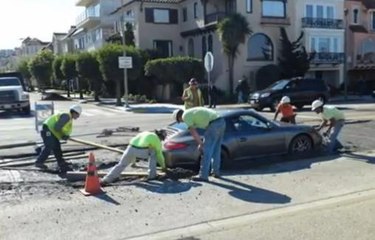Il embourbe sa superbe Porsche dans du ciment !