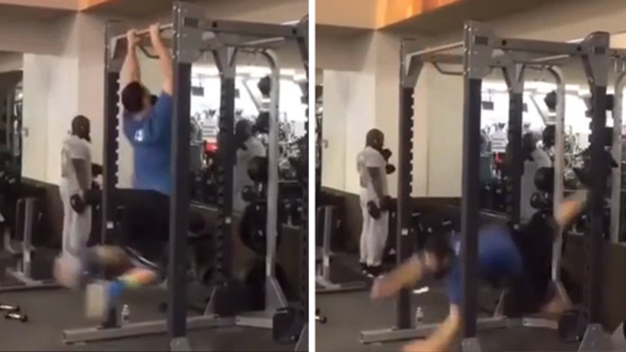 Musculation : Il se ramasse complètement en voulant imiter plus fort que lui