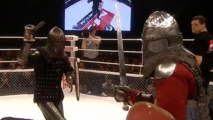 Un combat de boxe en armure hyper violent !