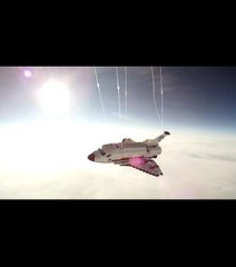 Une navette de la NASA en Lego dans l'espace