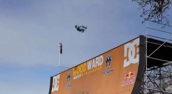 Il réussit le premier 1080 de l'histoire du skate à... 12 ans !