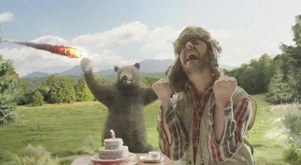 Le chasseur et l'ours de Tipp-Ex revisitent l'histoire